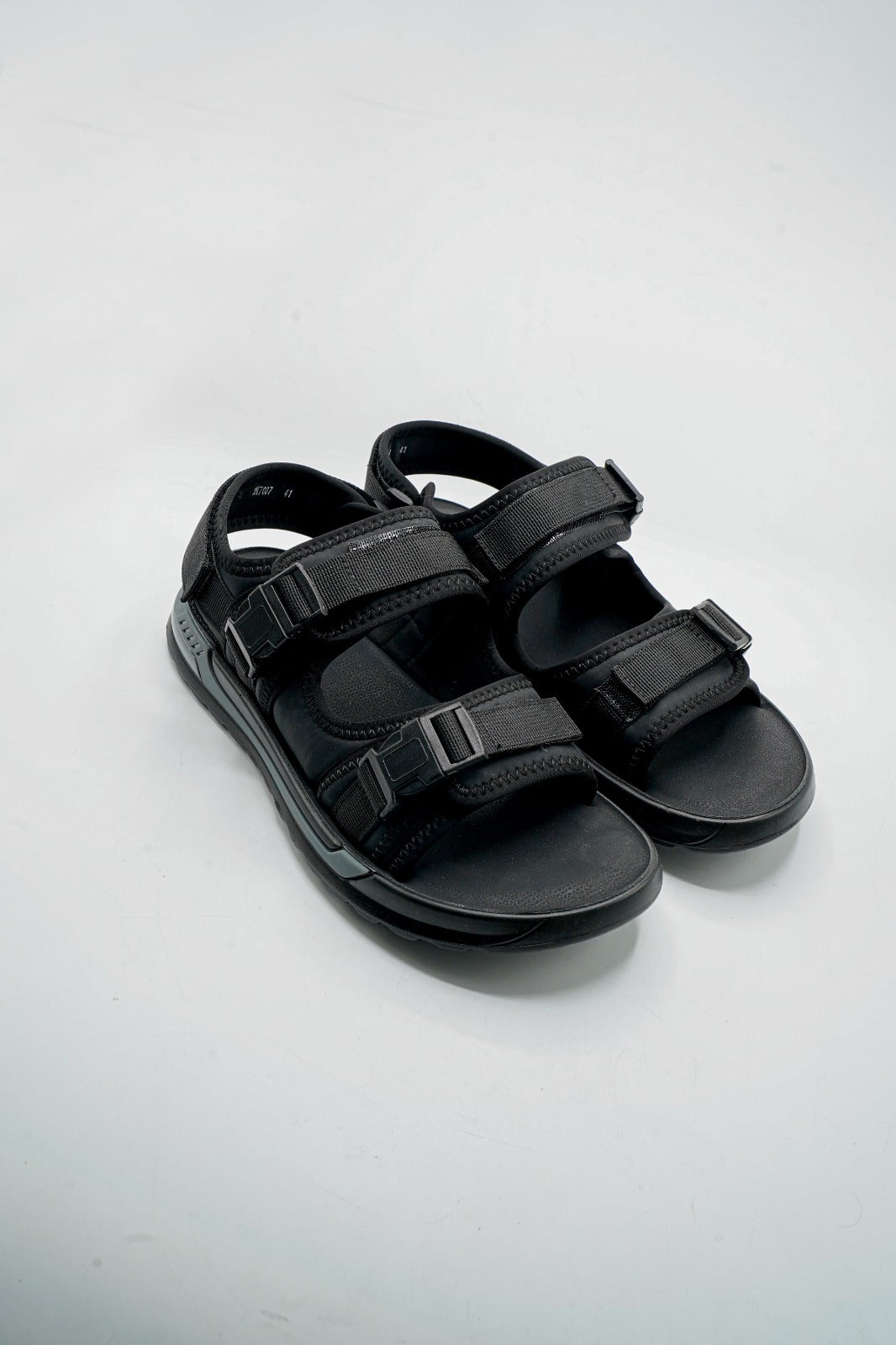 7007-MODEL:Men Luxurious Sandal     (Imported)